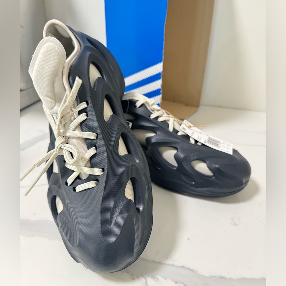 adidas adiFOM Q
Legend Ink Aluminum Size 9 1/2 US New